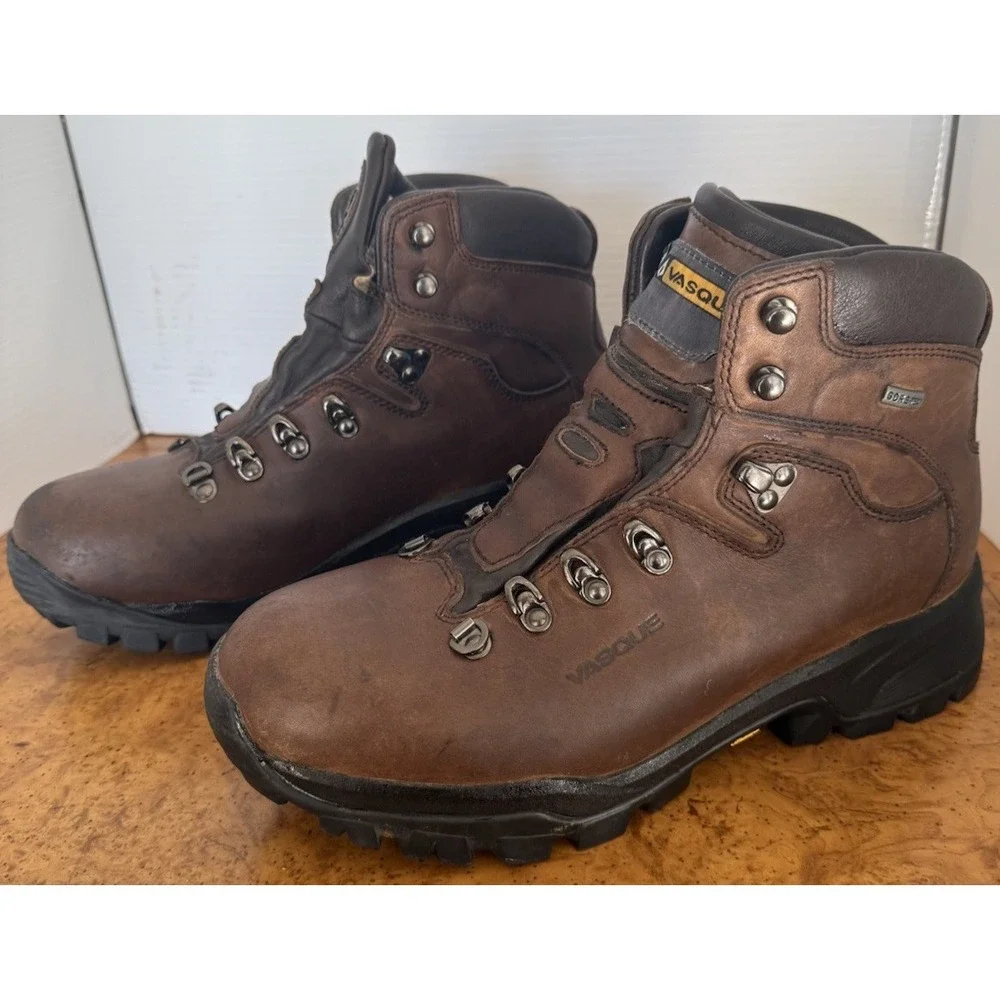 VASQUE 7134 Men's Hiking Boots Brown Leather Vibram Soles Size 10 USA